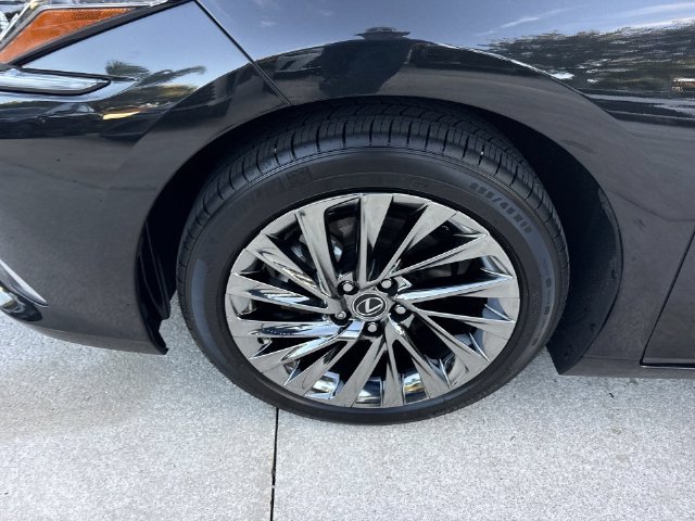 Certified Used 2025 Black Lexus 300h Luxury image 10