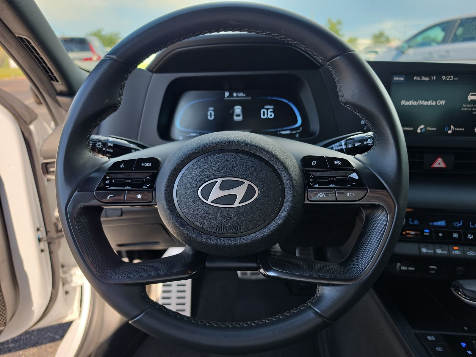 Used 2025 White Hyundai SEL Sport image 24