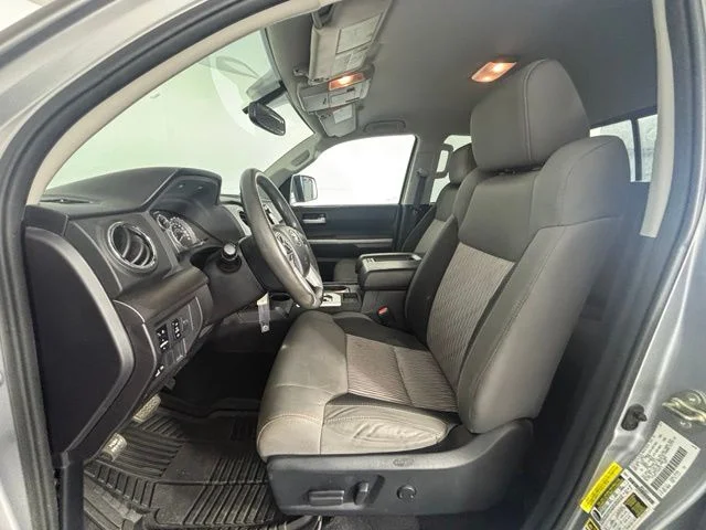 Used 2015 Silver Toyota SR5 image 11