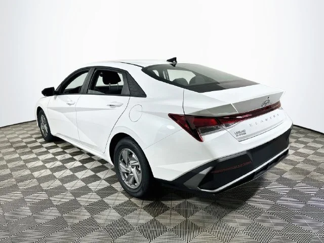 New 2026 White Hyundai SE image 5