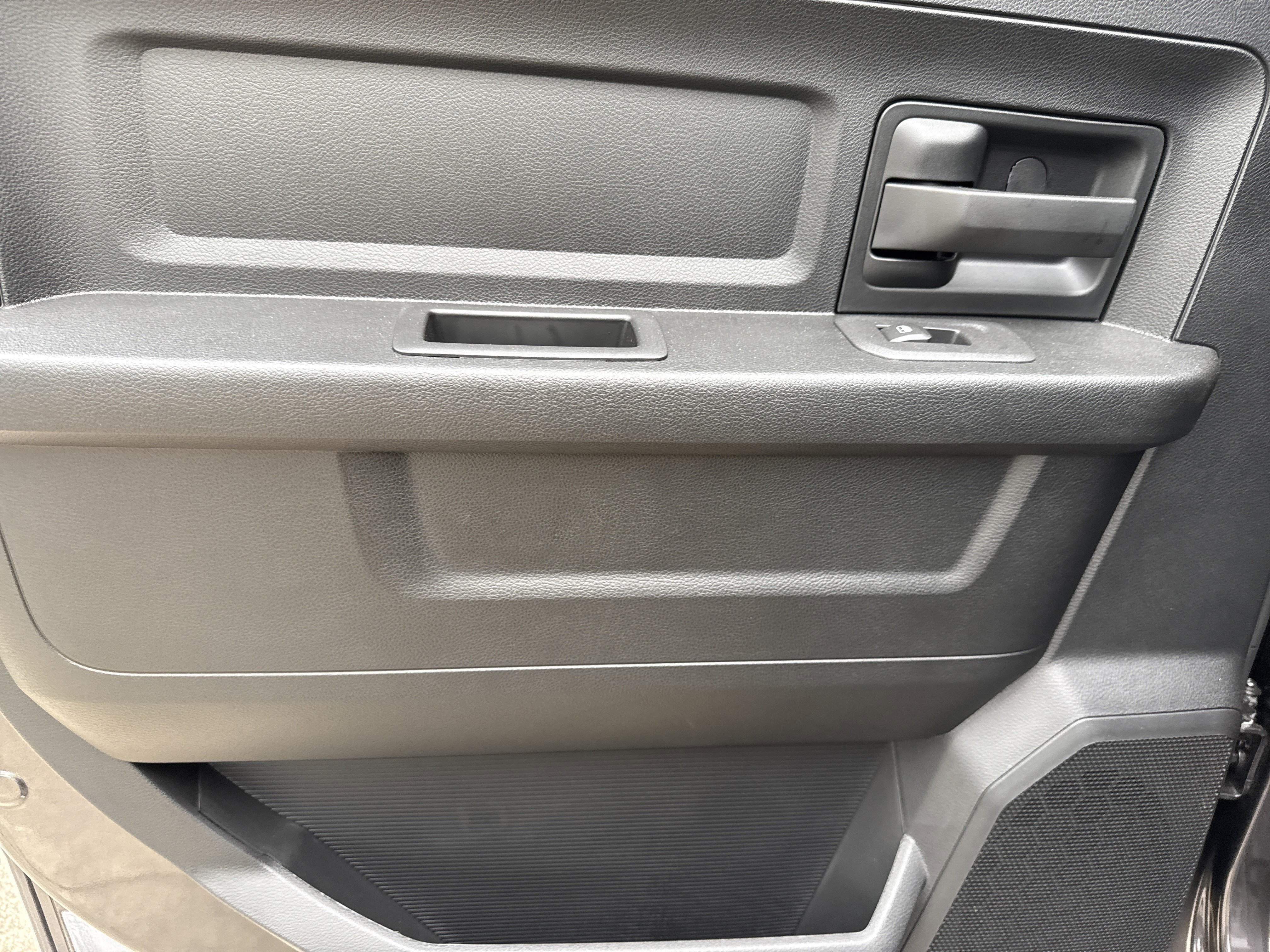 New 2026 Granite Crystal Metallic Clearcoat RAM Tradesman image 25