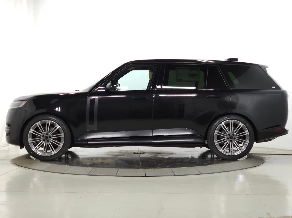 New 2026 Santorini Black Land Rover SE image 2