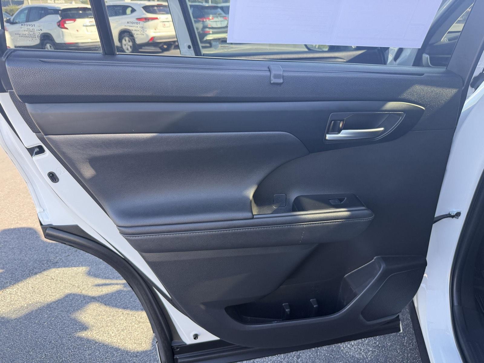 Used 2023 Wind Chill Pearl Toyota XLE image 14
