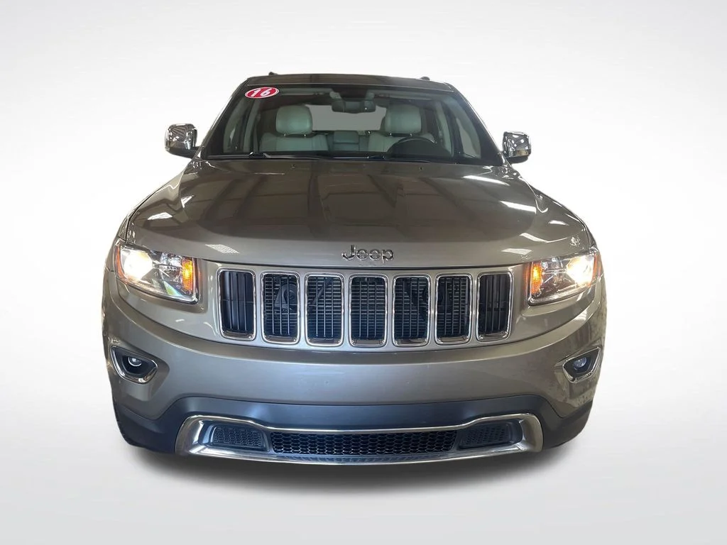 Used 2016 Beige Jeep Limited image 9