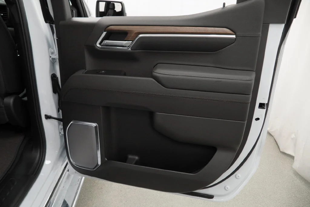 New 2026 Polar White Tricoat Chevrolet High Country image 27