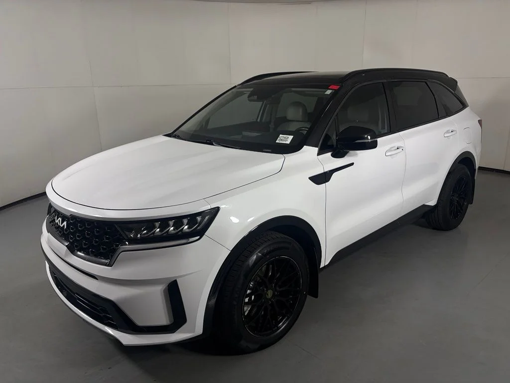 Used 2022 White Kia S image 4