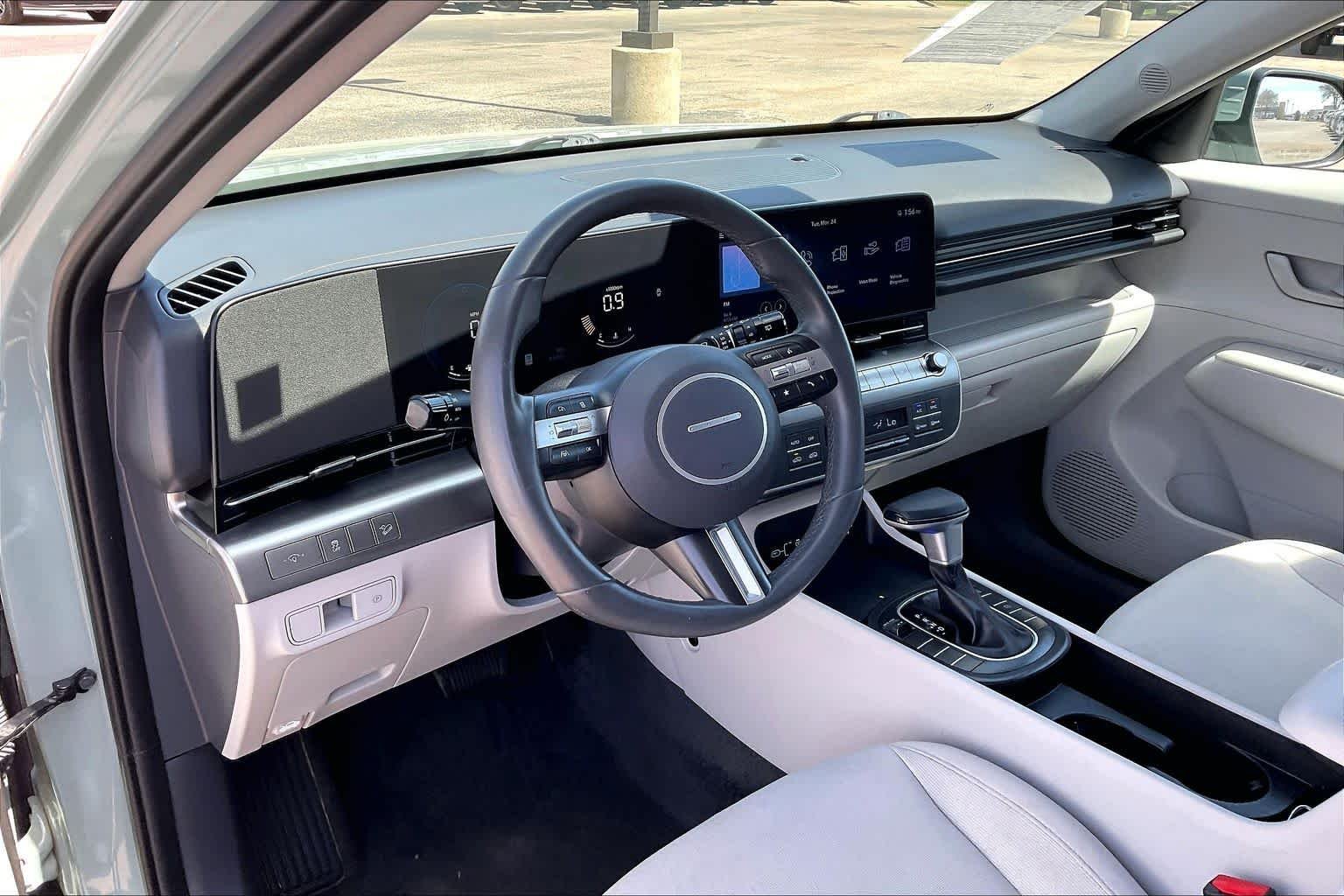 Used 2025 Mirage Green Hyundai SEL image 17