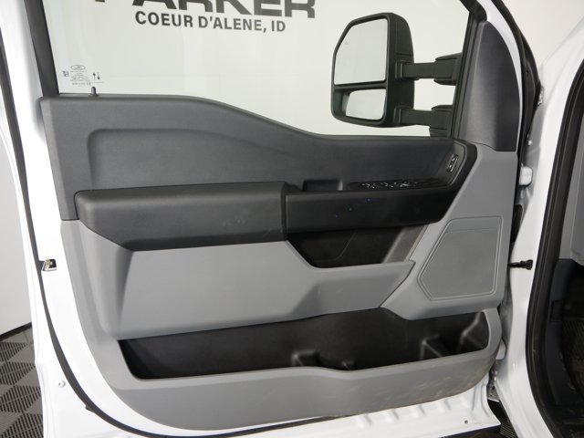 Used 2025 Oxford White Ford Crew Cab XL image 8