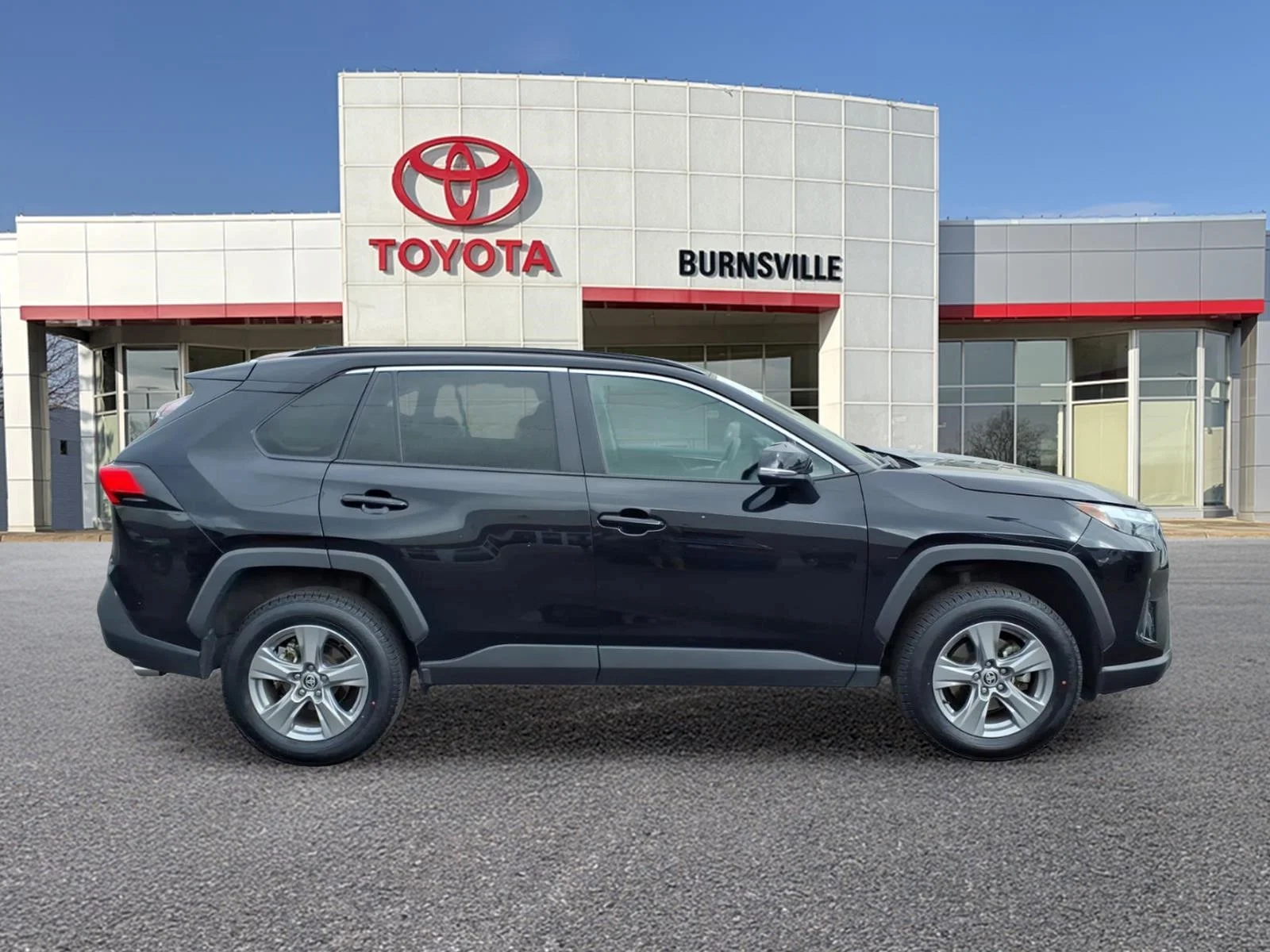 Used 2024 Toyota RAV4 XLE with VIN 2T3P1RFVXRW476719 for sale in Burnsville, Minnesota
