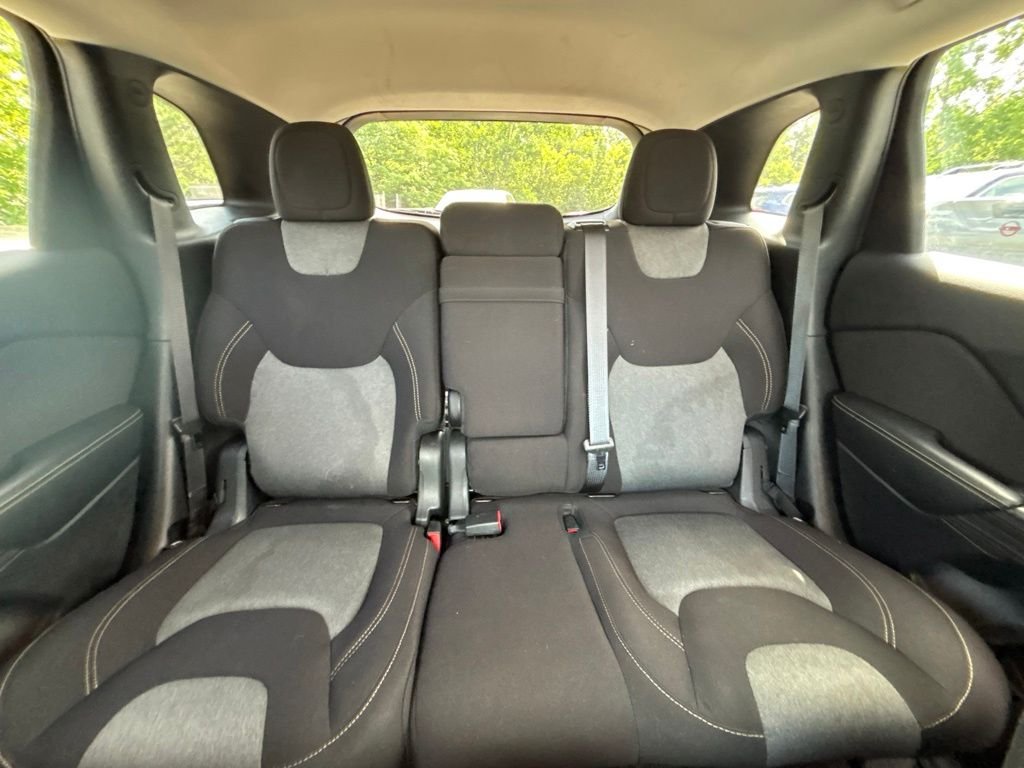 Used 2016 Silver Jeep Sport image 27