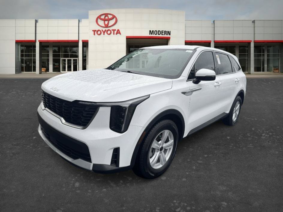 Used 2025 Glacial White Pearl Kia LX image 1
