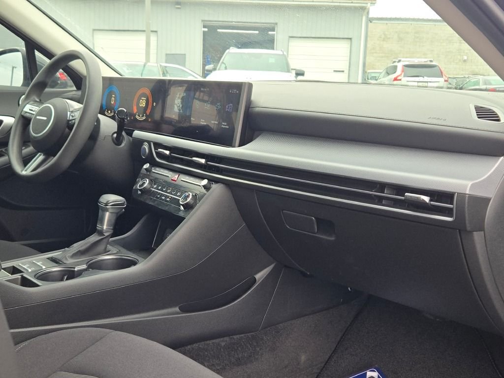 Used 2025 Gray Hyundai SE image 7