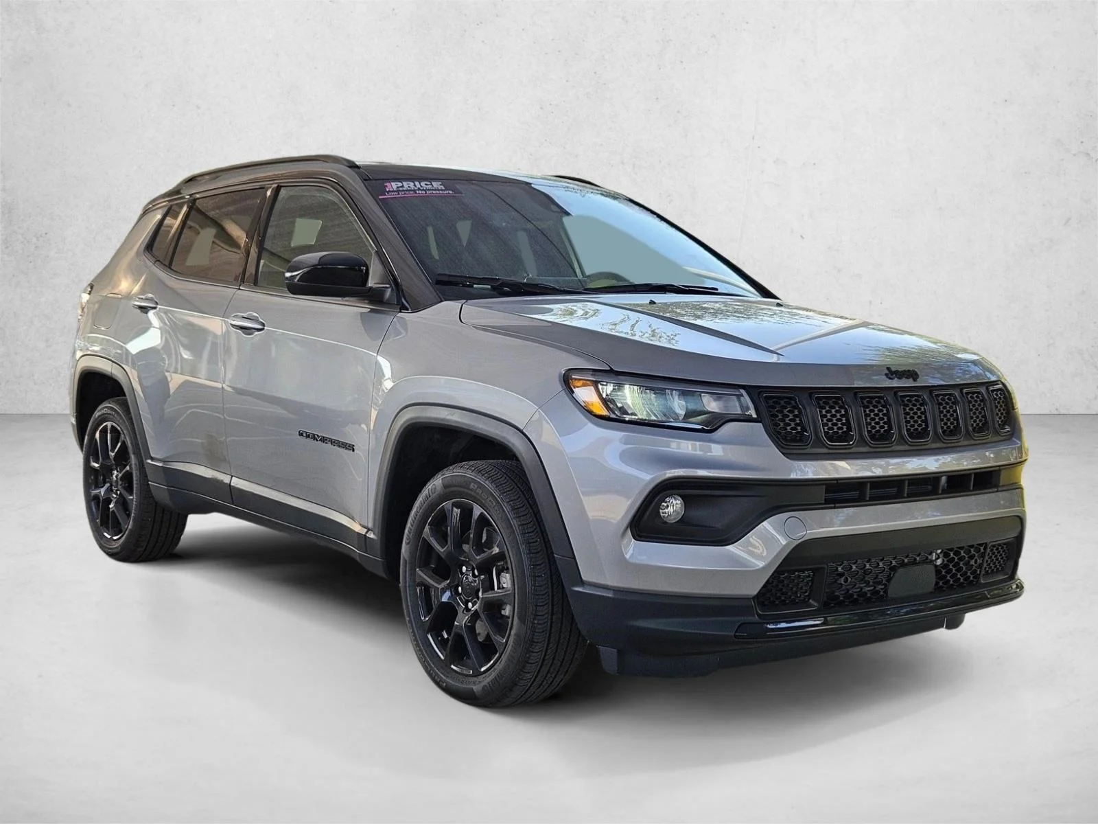 Used 2023 Billet Silver Metallic Clearcoat Jeep Altitude image 3