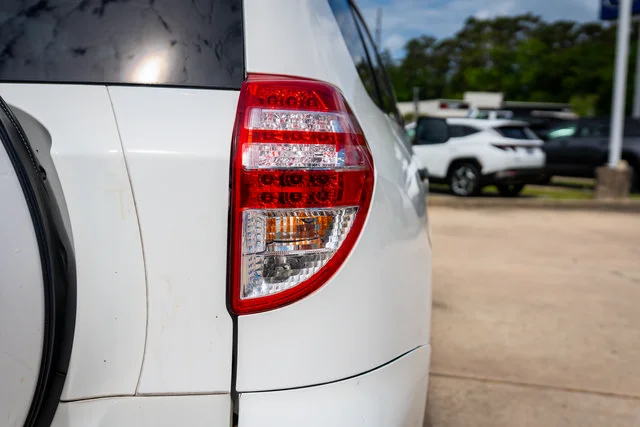 Used 2012 Super White Toyota Base image 18