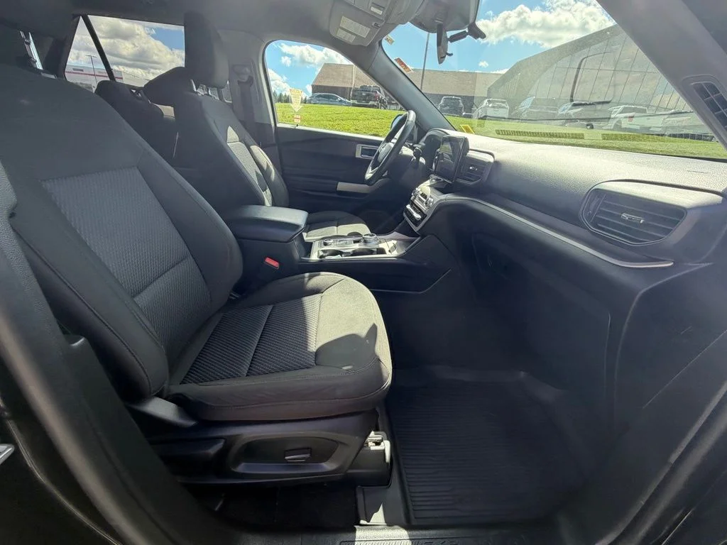 Used 2023 Black Ford XLT image 36