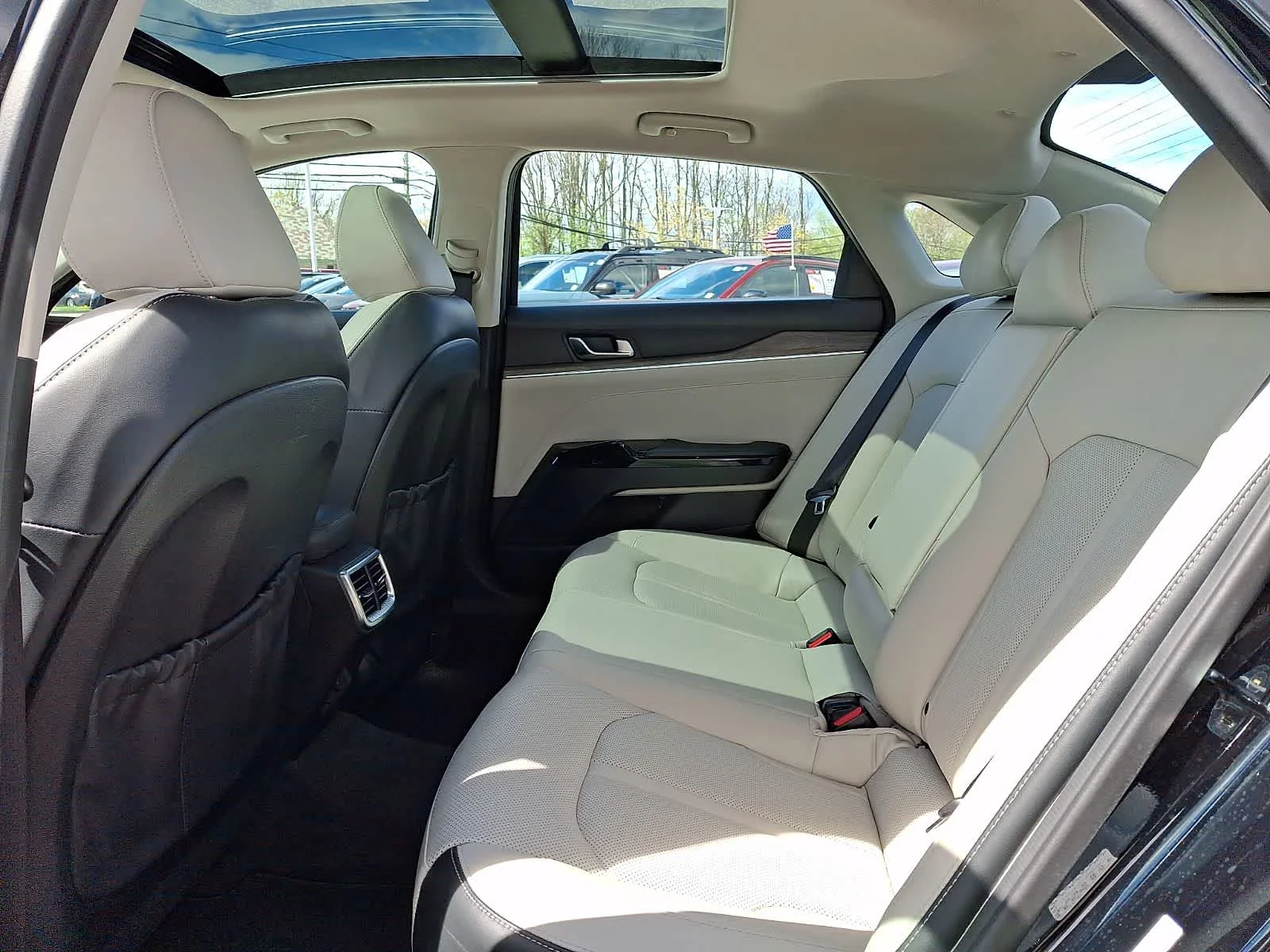 Used 2022 Ebony Black Kia EX image 11