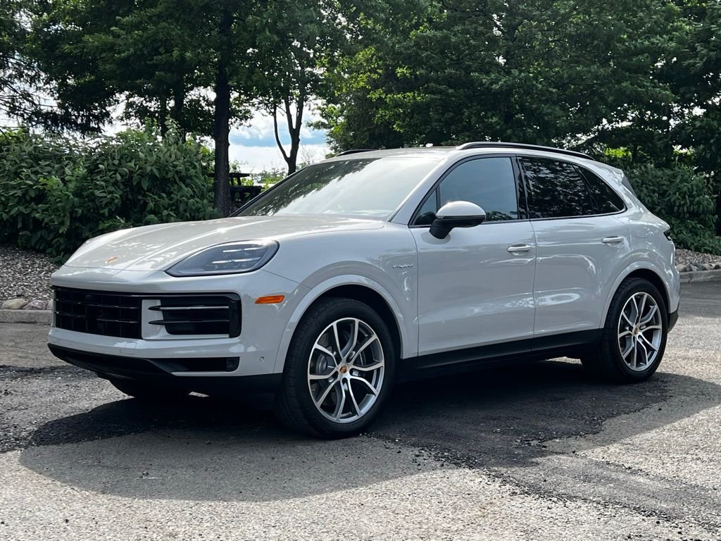 2025 Porsche Cayenne E-Hybrid's photo
