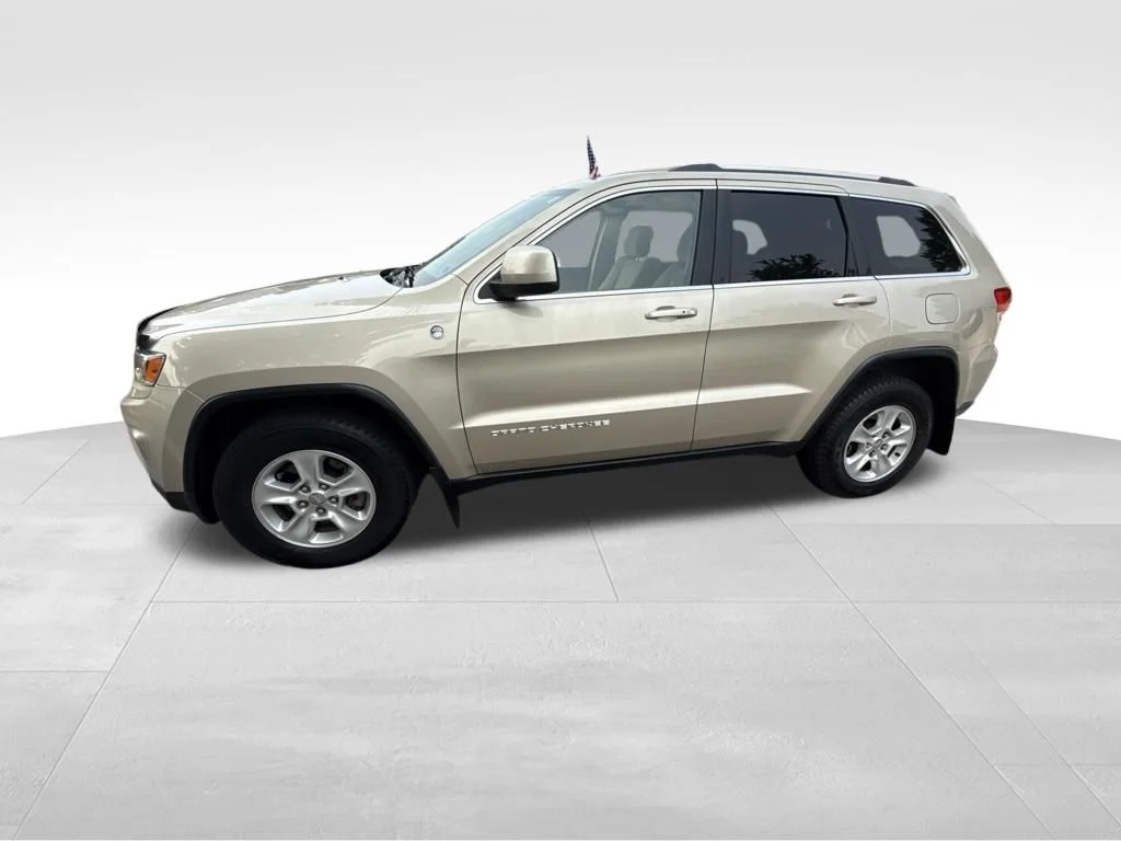Used 2014 Beige Jeep Laredo image 3