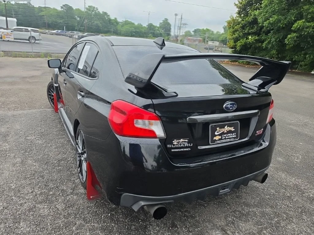 Used 2016  Subaru Base image 3