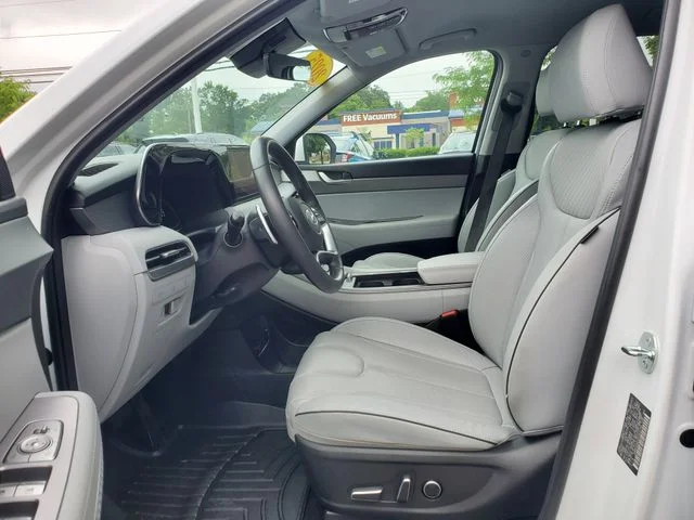 Used 2025 White Hyundai SEL image 18
