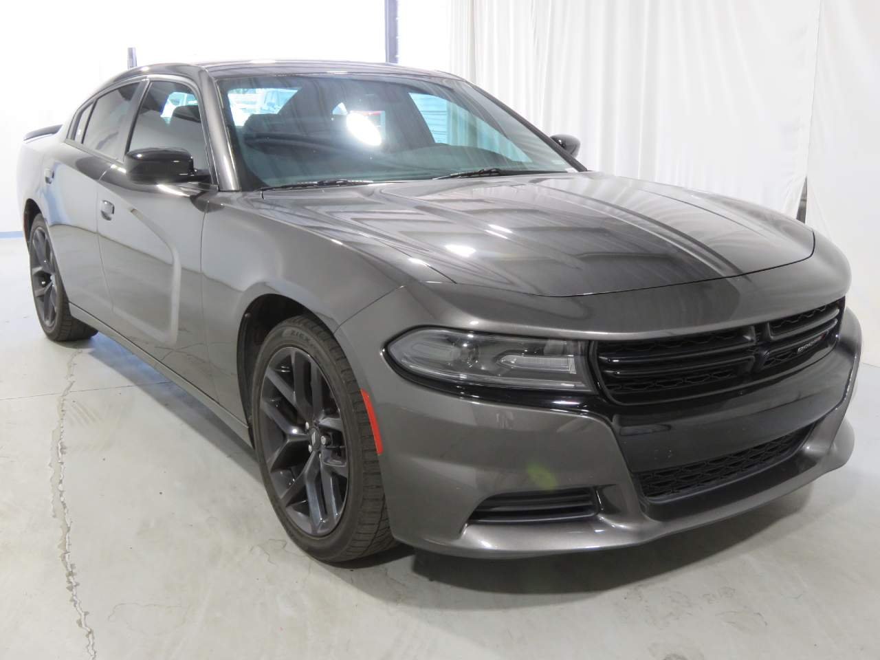 Used 2021 Granite Crystal Metallic Clear Coat Dodge SXT image 3