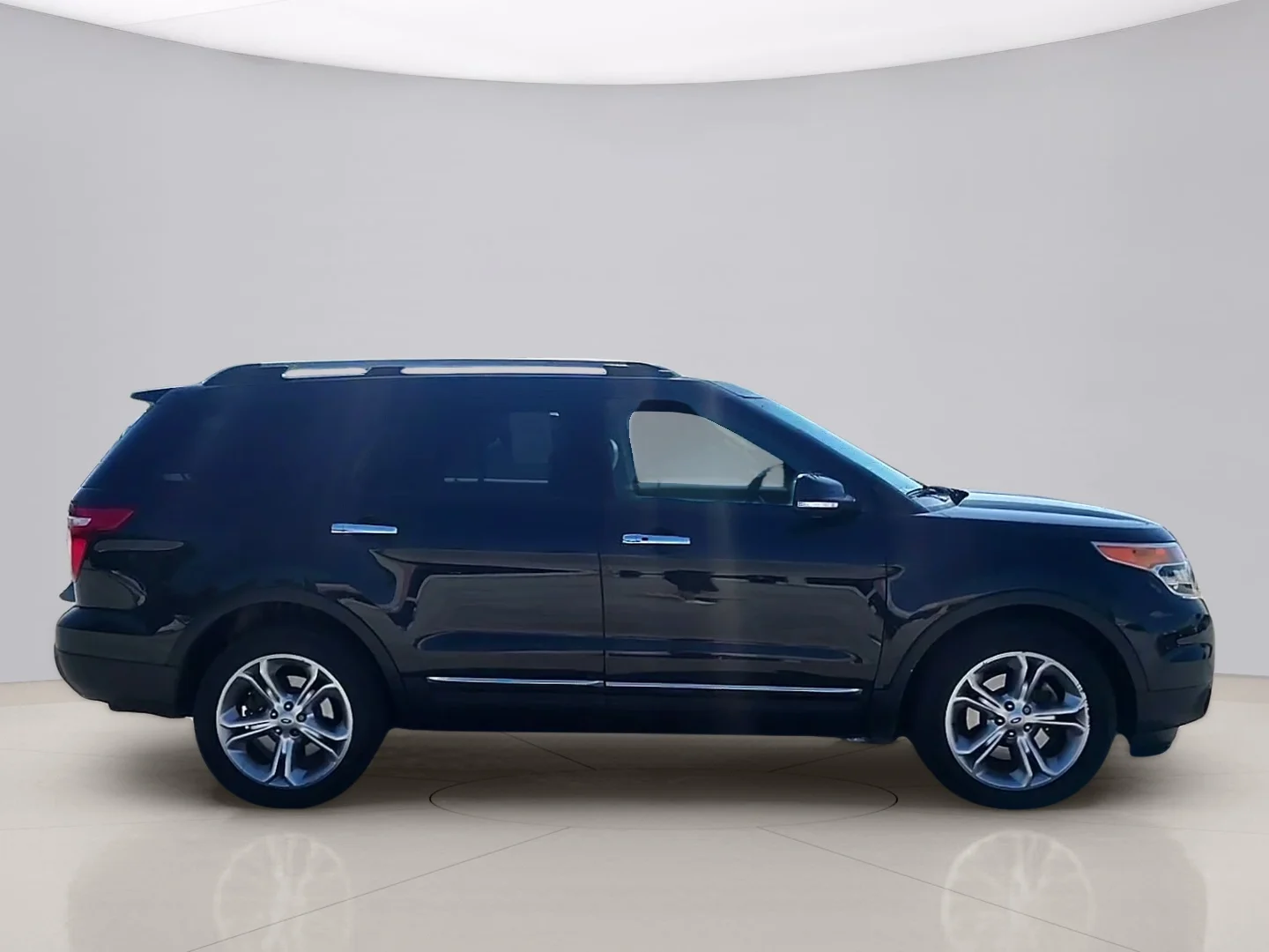 Used 2015 Black Ford LIMITED image 4
