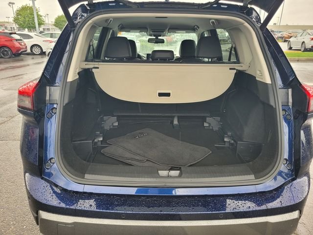 Used 2024 Blue Nissan SL image 11