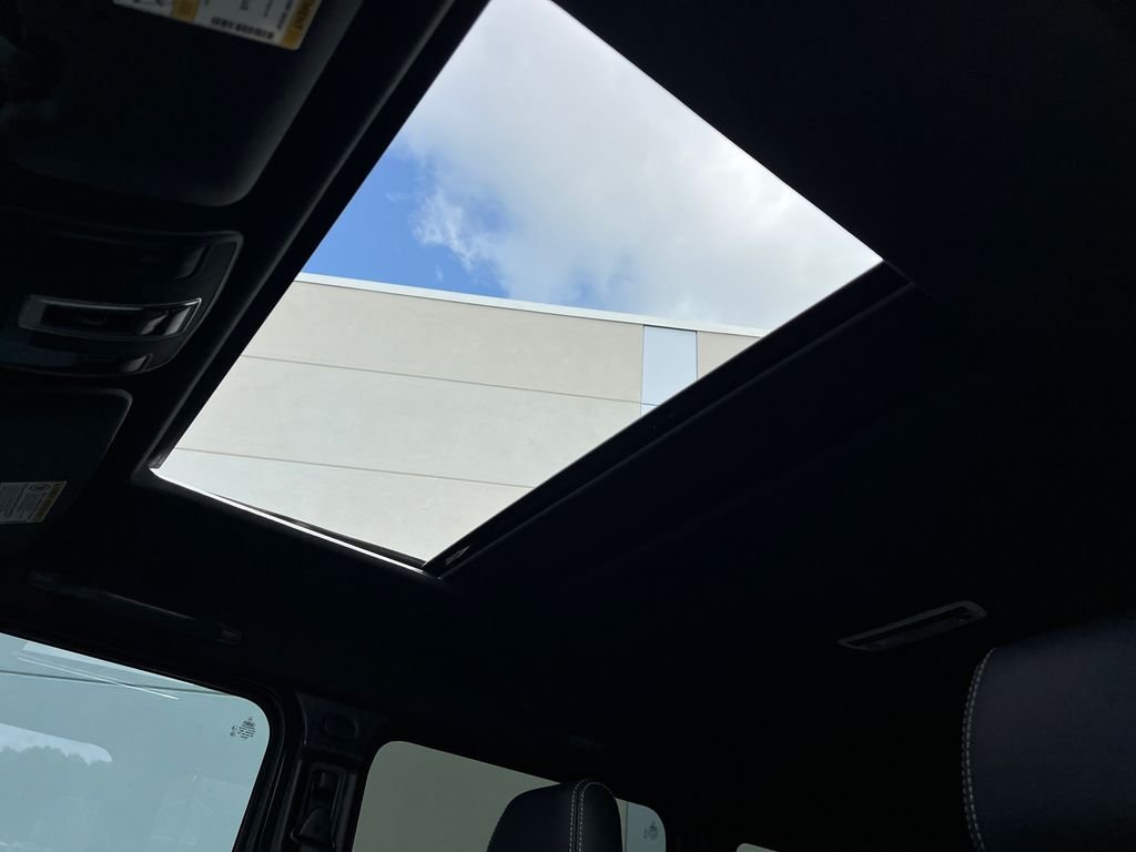 Used 2017  Mercedes-Benz G 550 Squared image 24