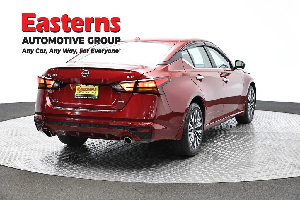 Used 2023 Red Nissan 2.5 SV image 5