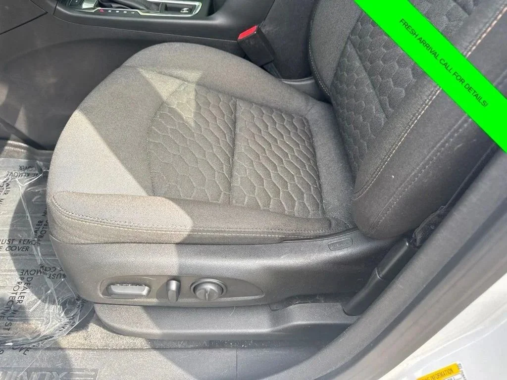 Used 2018 Summit White Chevrolet LT image 22