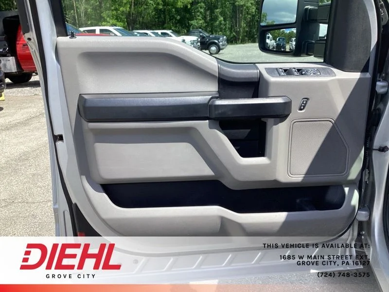 Used 2019 White Ford XL image 18