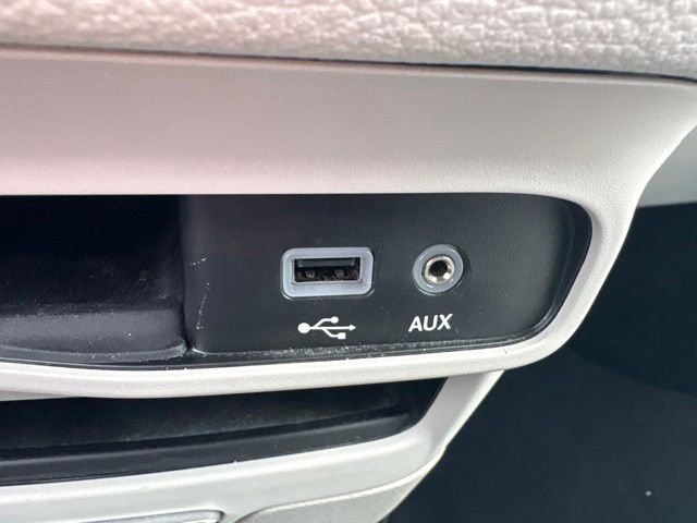 Used 2019 Gray Chrysler Limited image 13