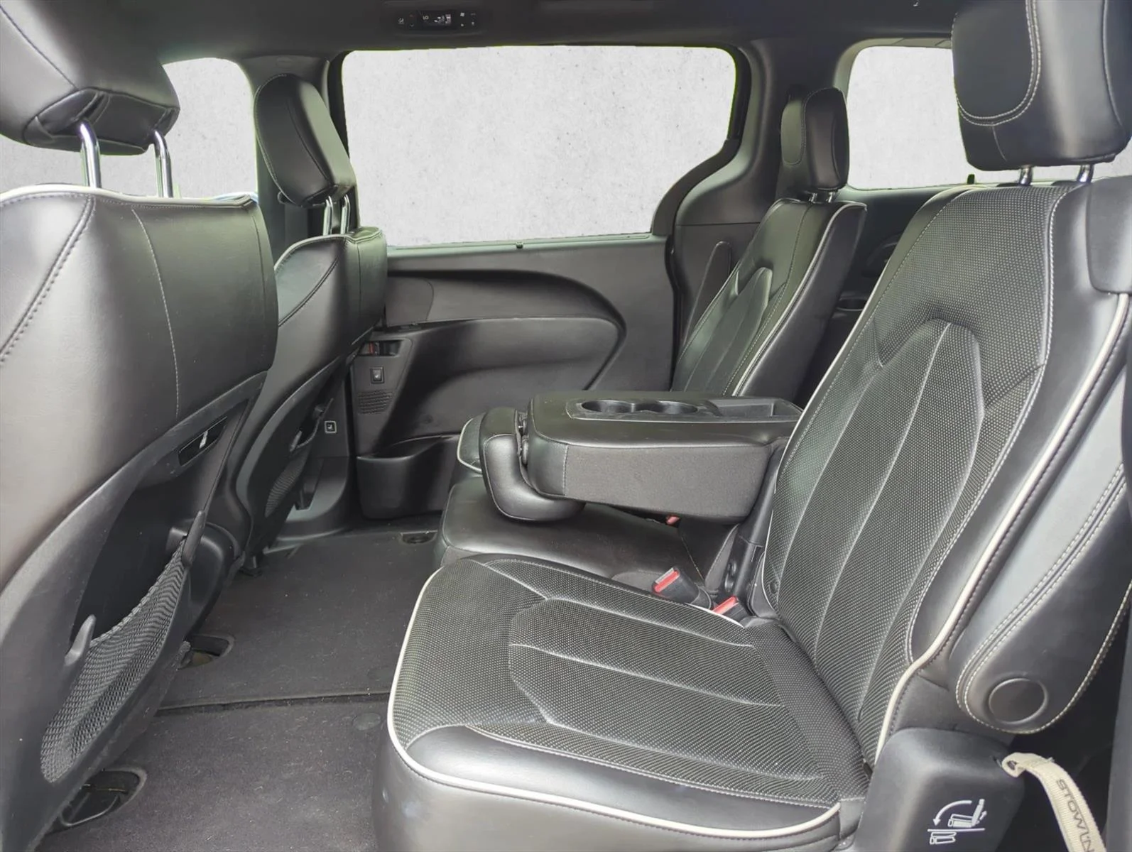 Used 2019 Dark Cordovan Pearlcoat Chrysler Limited image 7
