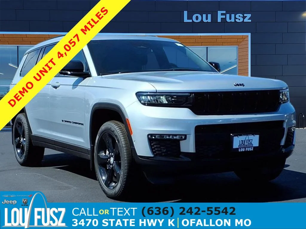 New 2025 Silver Zynith Exterior Paint Jeep Limited image 1