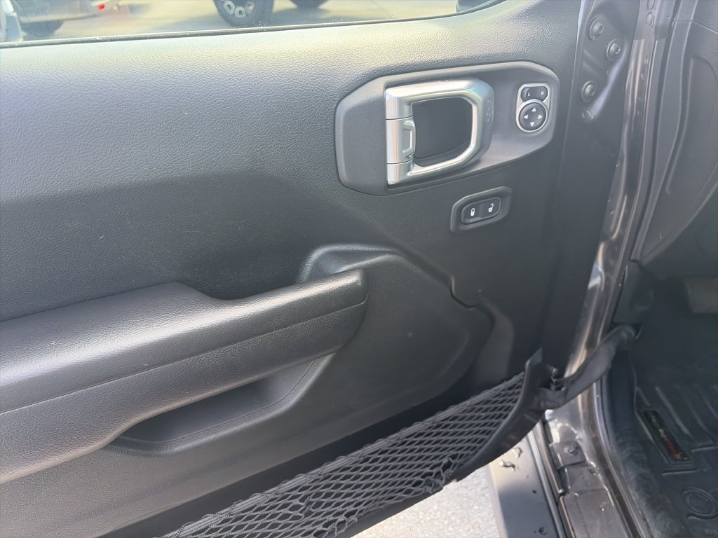 Used 2021 Granite Crystal Clearcoat Metallic Jeep Unlimited Rubicon image 18
