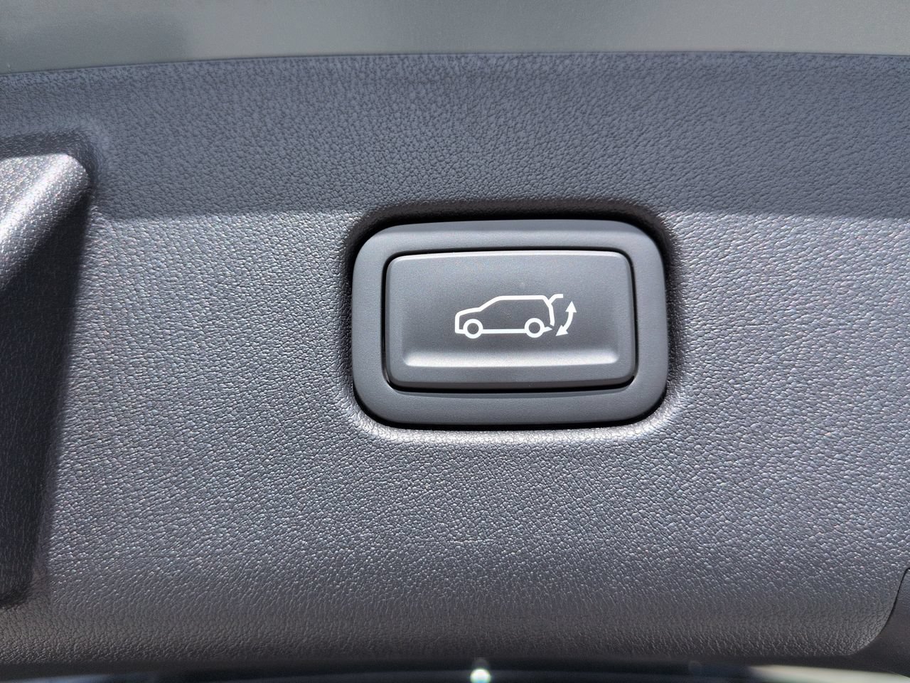 New 2027 Iceberg Green Kia X-Line S image 15