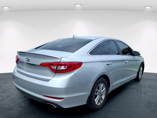 Used 2015 Silver Hyundai SE image 13