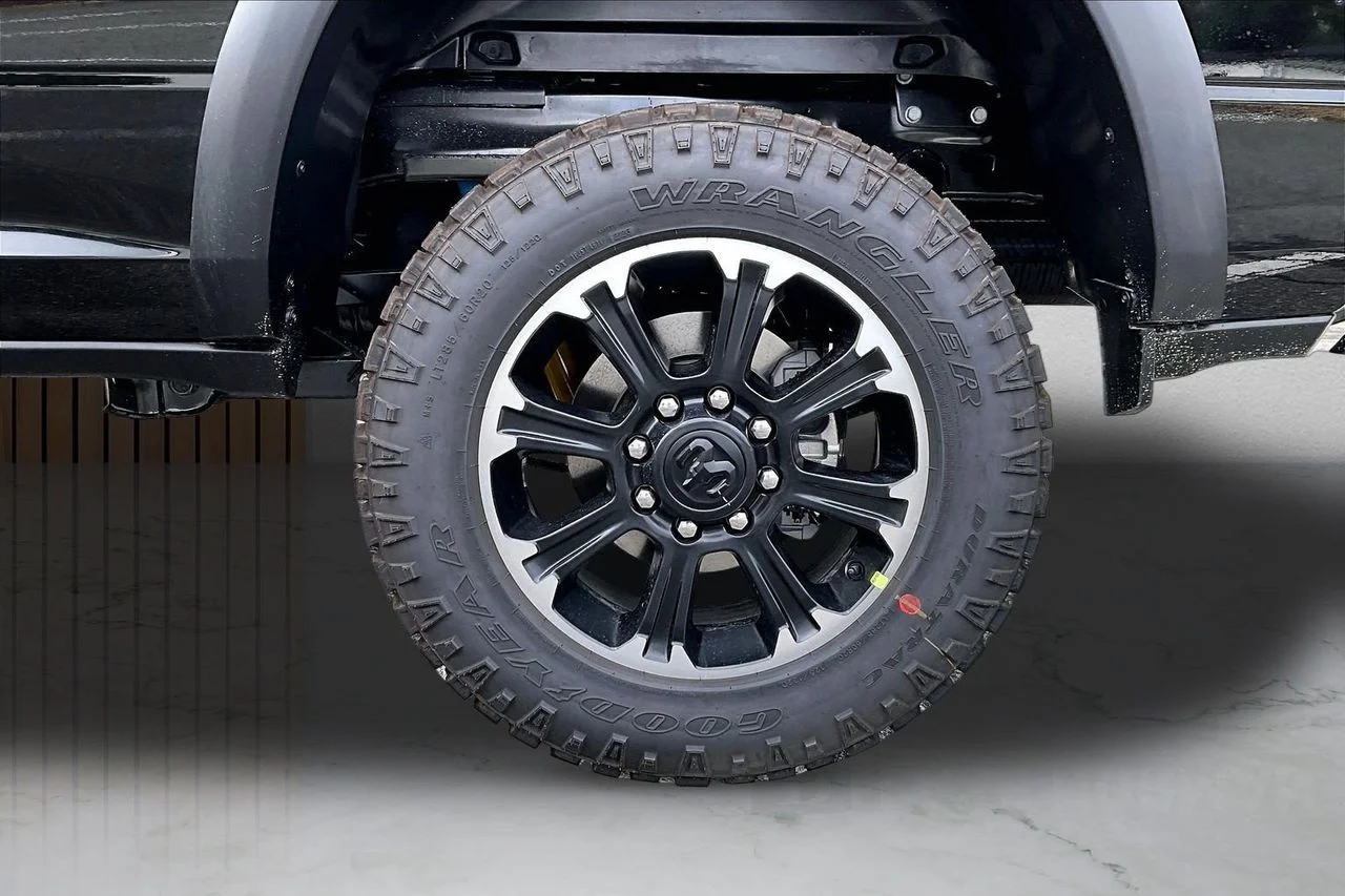 New 2026 Diamond Black Crystal Pearlcoat RAM  image 33