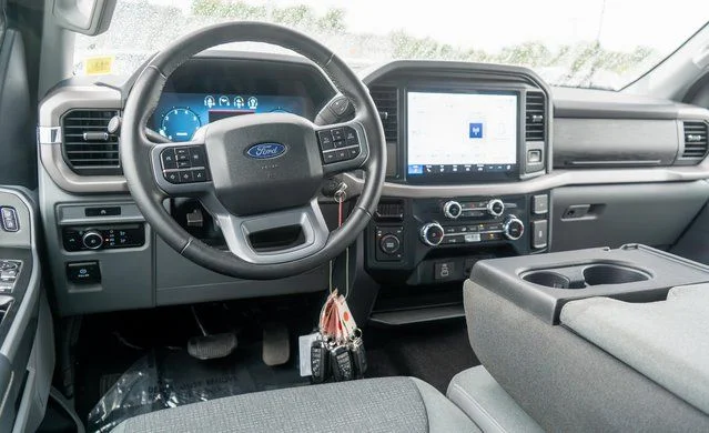 Used 2025  Ford XLT image 10
