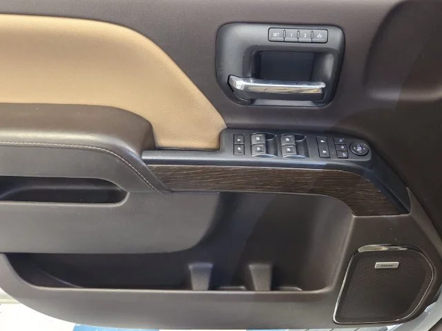Used 2018 WHITE FROST TRICOAT GMC Denali image 29
