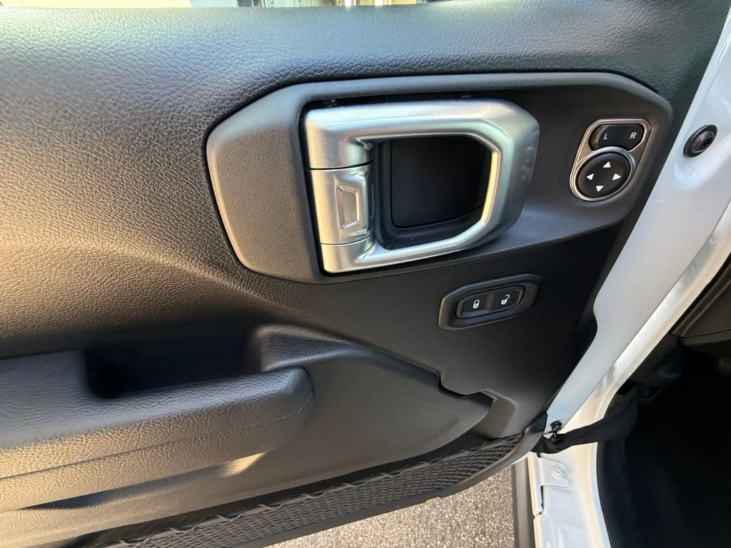 New 2026 White/off-white Jeep  image 11
