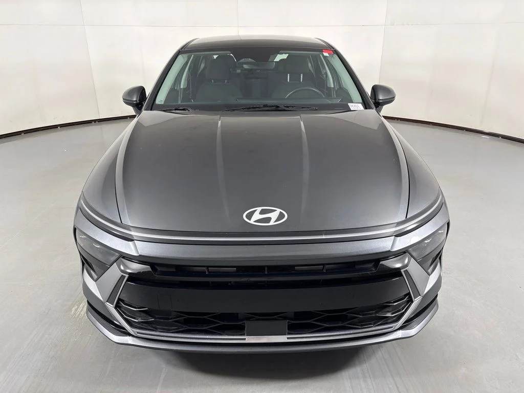 Used 2025 Gray Hyundai SEL image 3