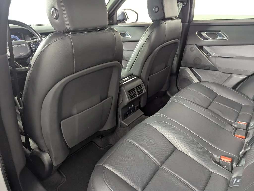 Used 2025 White Land Rover Dynamic SE image 32