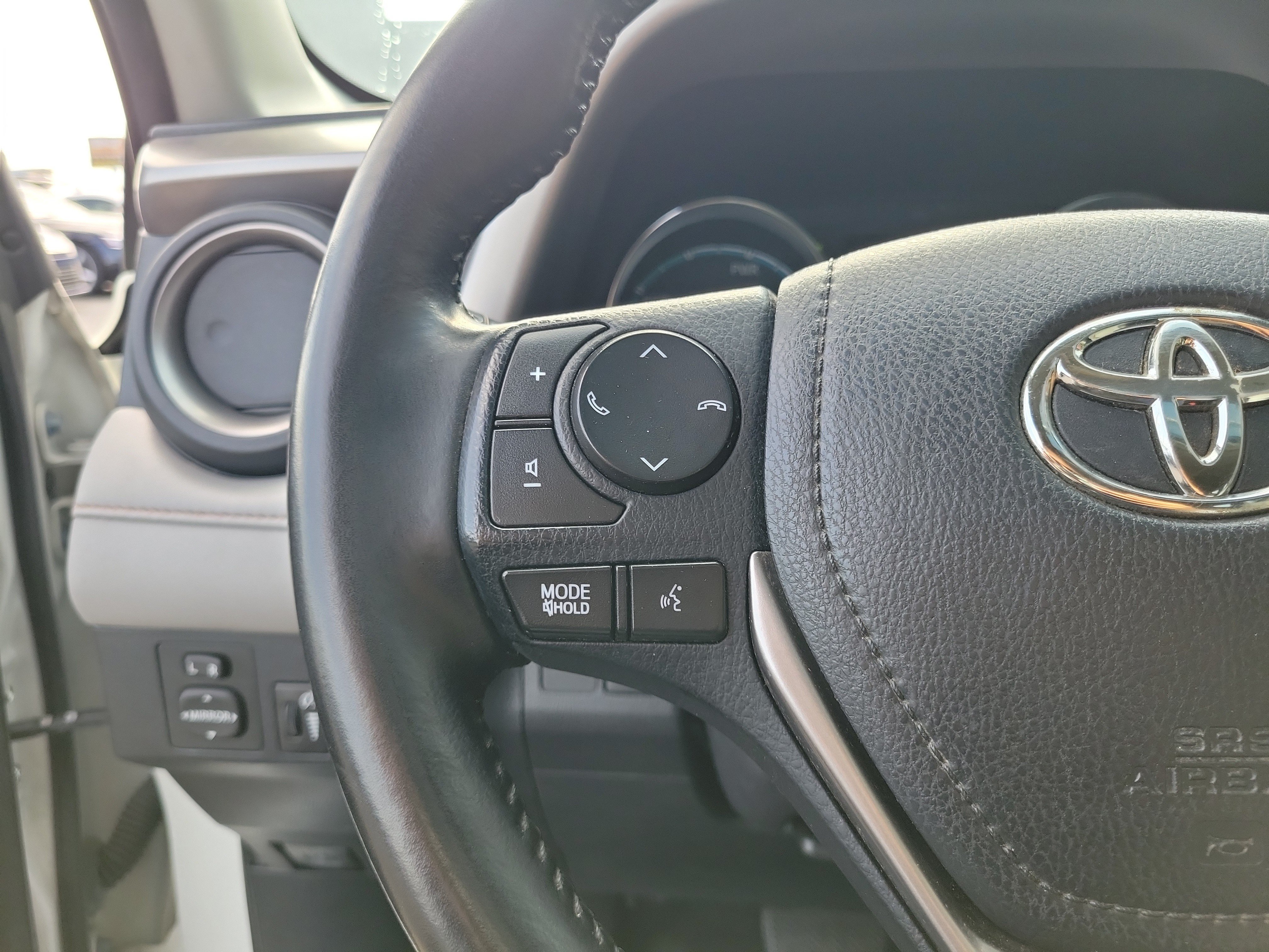Used 2018 Blizzard Pearl Toyota Hybrid Limited image 22