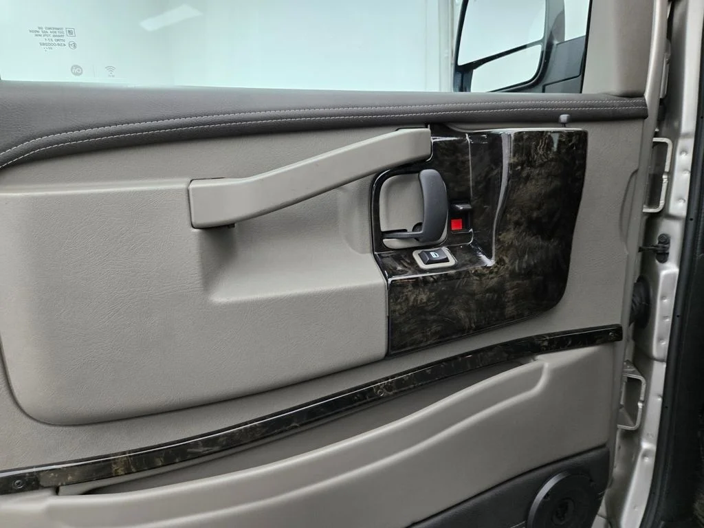 Used 2023 Birch Chevrolet Explorer Limited SE image 17