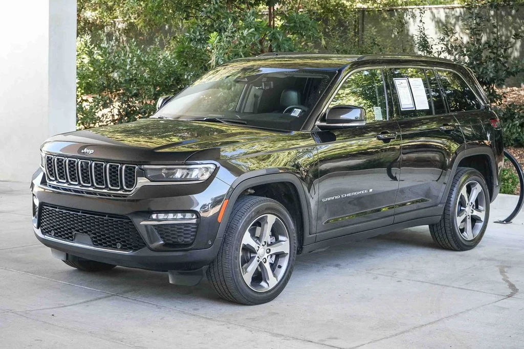 Used 2023 Black Jeep 4xe image 3
