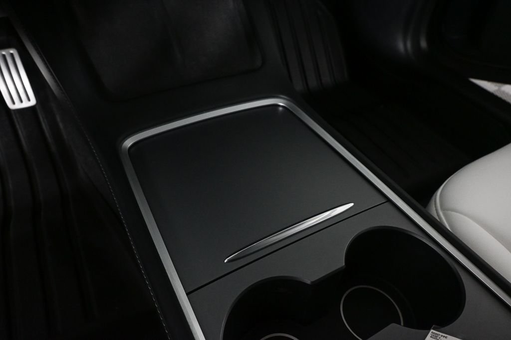 Used 2022  Tesla Performance image 12