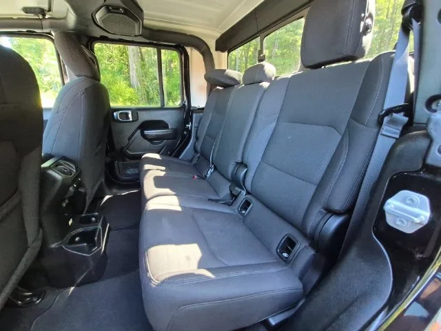 Used 2023 Black Jeep Sport S image 28