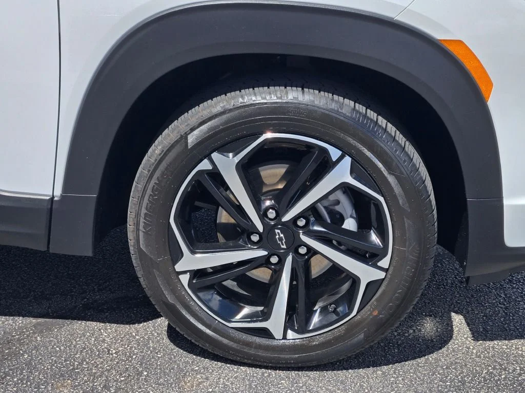 Used 2022 White Chevrolet RS image 5