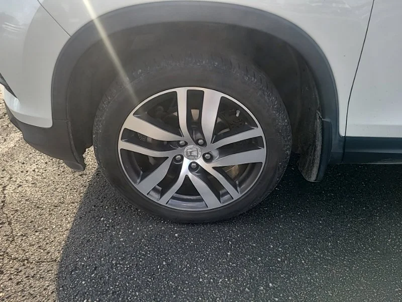 Used 2017 White Honda Touring image 10